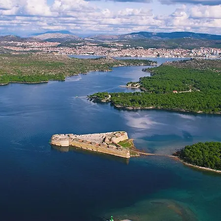 Infresh House * シベニク