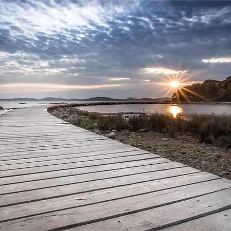 Infresh House シベニク